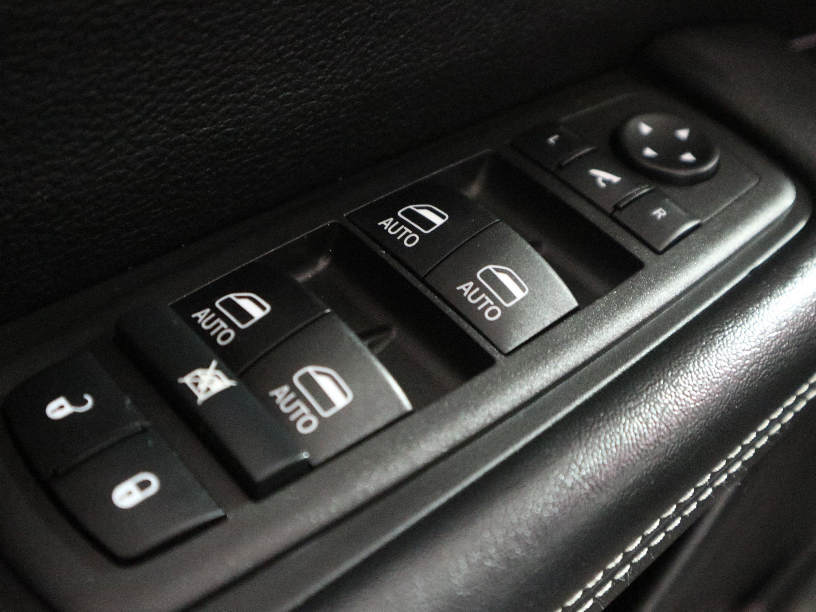 Used 2025 Chrysler Pacifica Limited image 35