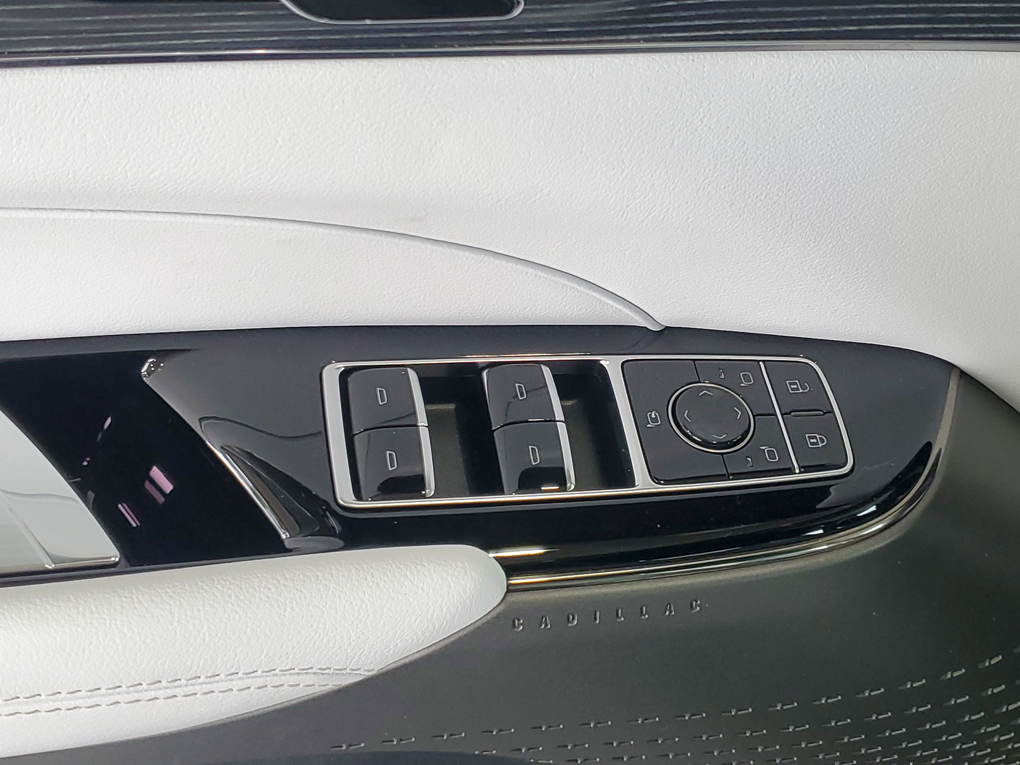 Used 2024 Cadillac Lyriq Luxury image 15