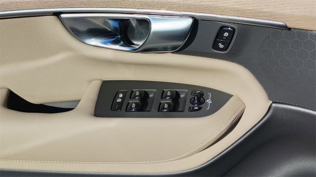 New 2026 Volvo XC90 B6 Plus image 10