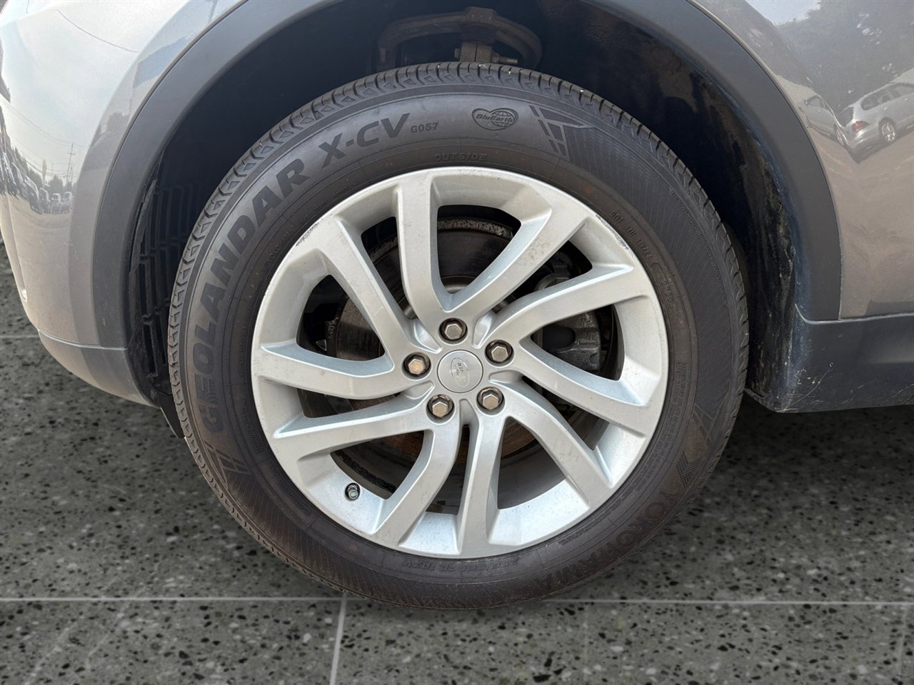 Used 2017 Land Rover Discovery HSE image 14