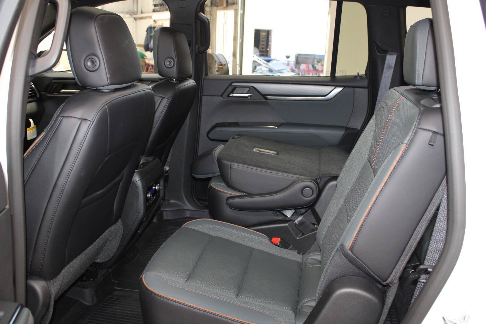 Used 2026 GMC Acadia AT4 w/ Luxury Package AWD/4WD image 26