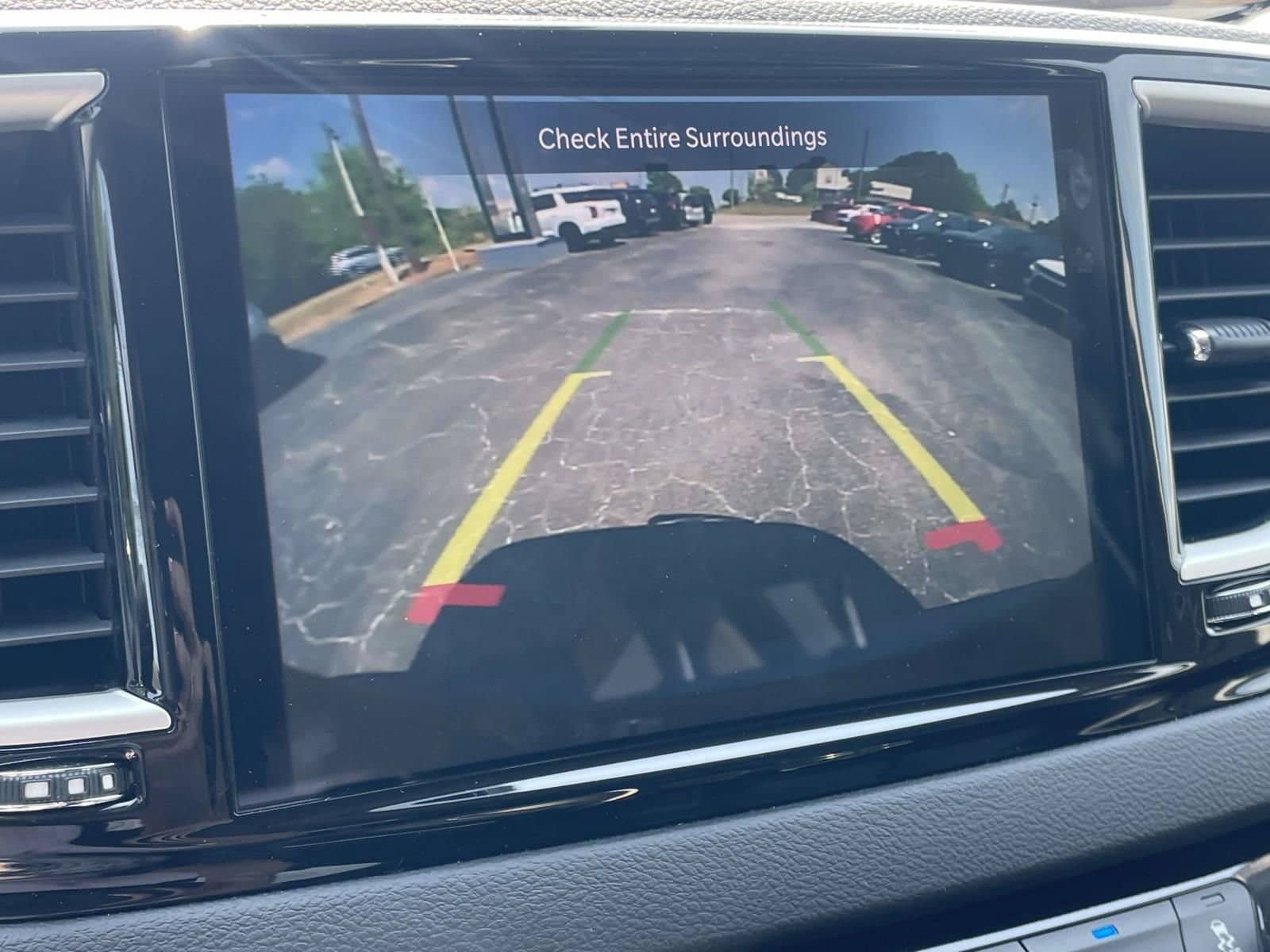Used 2023 Chrysler Pacifica Touring-L FWD image 16