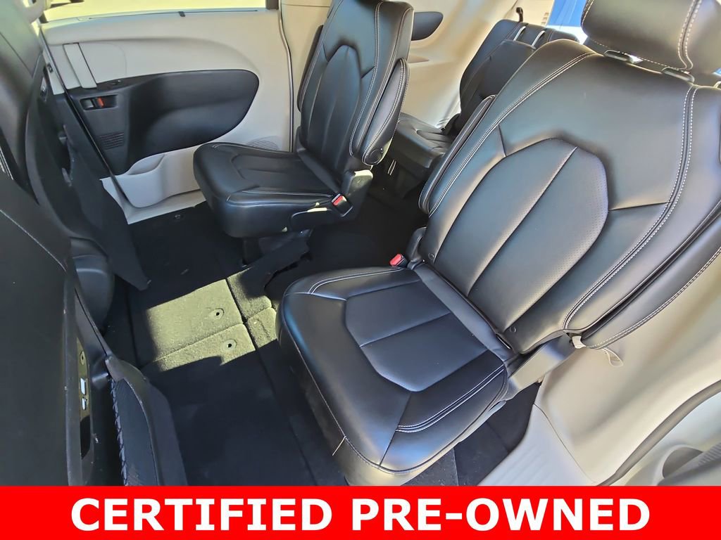 Used 2024 Chrysler Pacifica Touring-L image 16