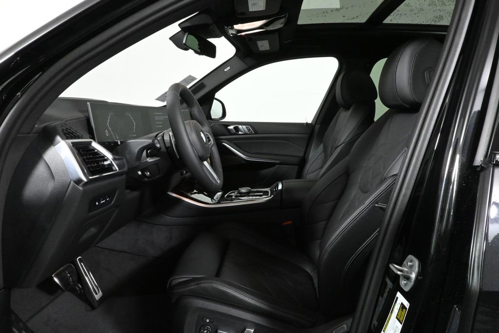 Used 2026 BMW X5 xDrive40i w/ M Sport Package image 3