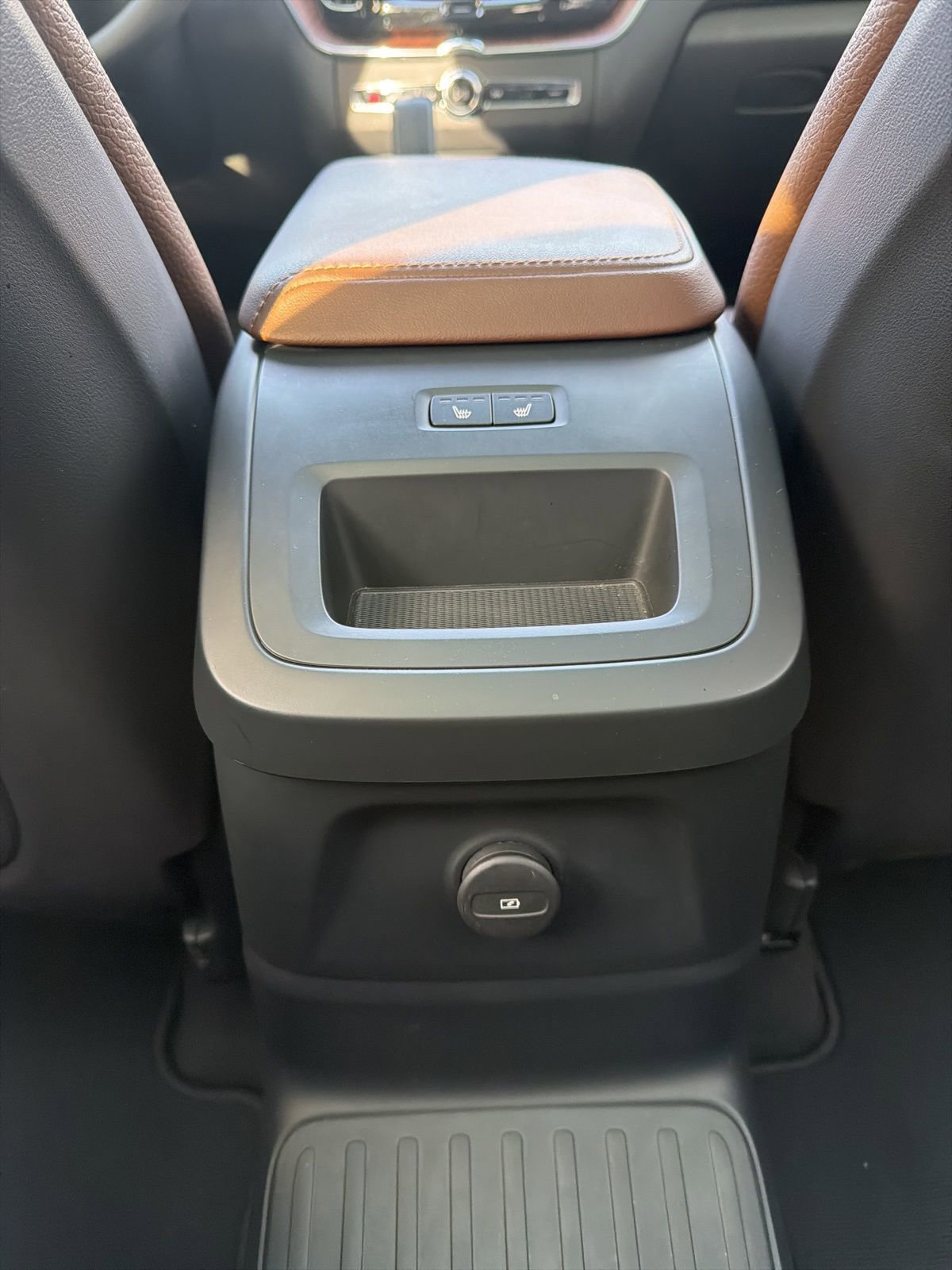 Certified 2025 Volvo XC60 T8 Plus w/ Protection Package Premier image 76