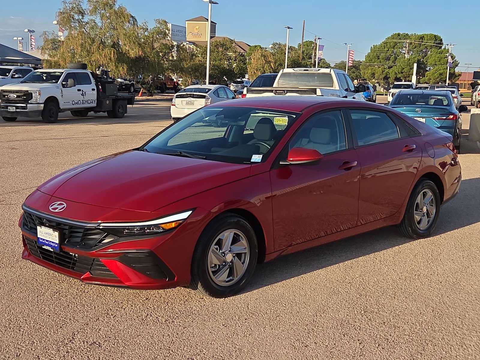Used 2025 Hyundai Elantra SE FWD image 4
