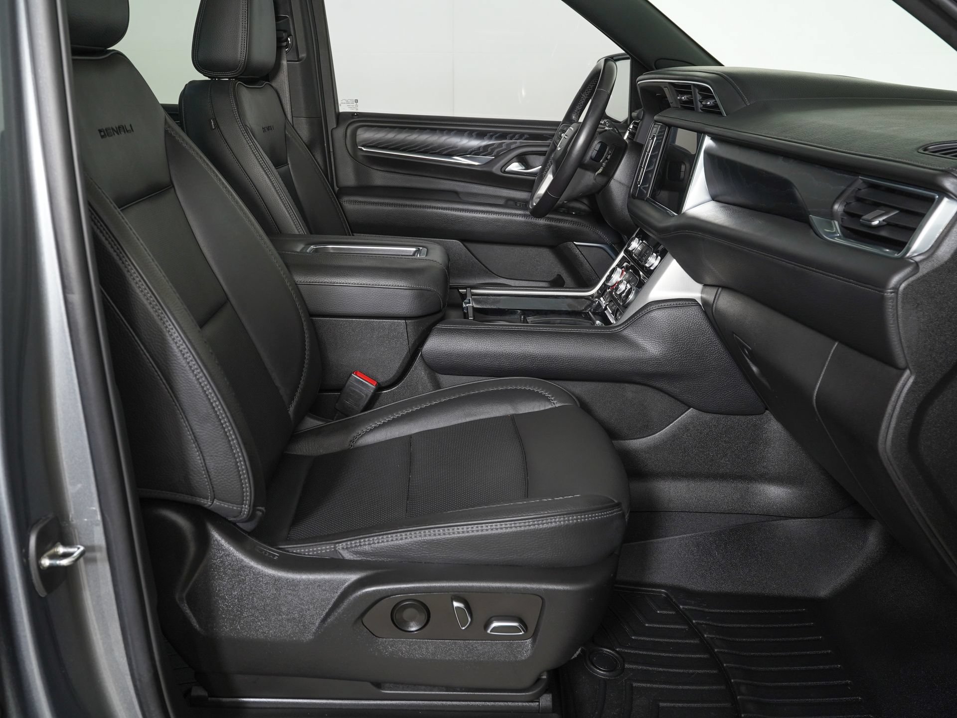 Used 2022 GMC Yukon Denali RWD image 8