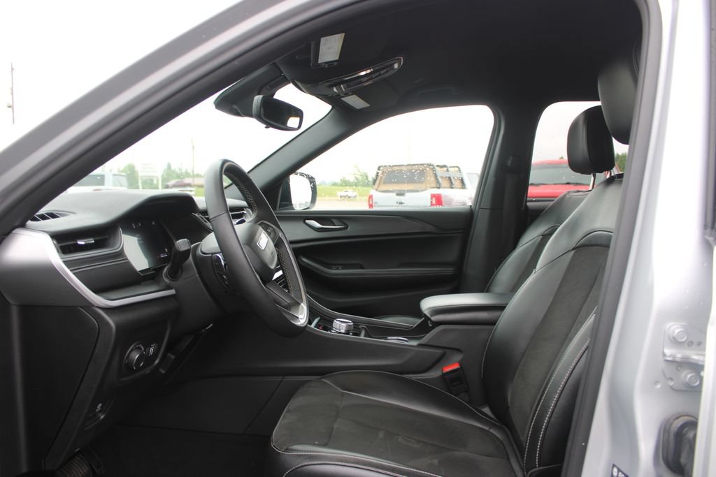 Used 2024 Jeep Grand Cherokee Altitude AWD/4WD image 22