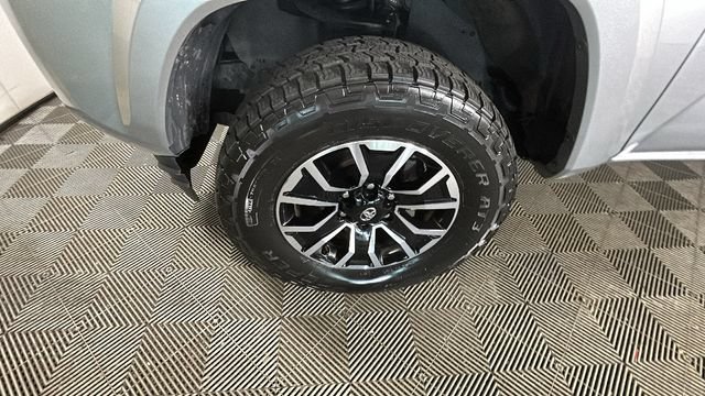 Used 2022 Toyota Tacoma TRD Sport w/ TRD Premium Sport Package AWD/4WD image 9