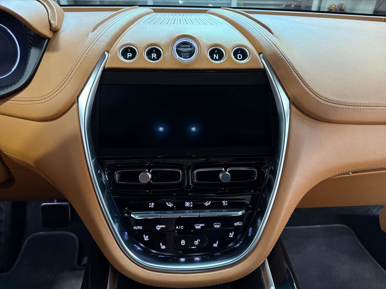 Used 2021 Aston Martin DBX AWD/4WD image 20