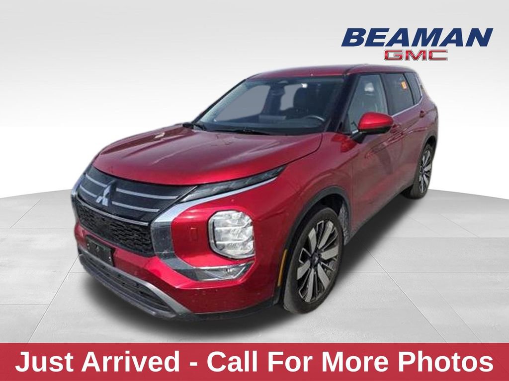 Used 2025 Mitsubishi Outlander SE AWD/4WD image 1