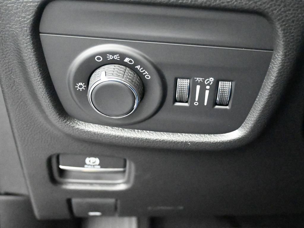 New 2025 Jeep Grand Cherokee Laredo X w/ Luxury Tech Group I image 37