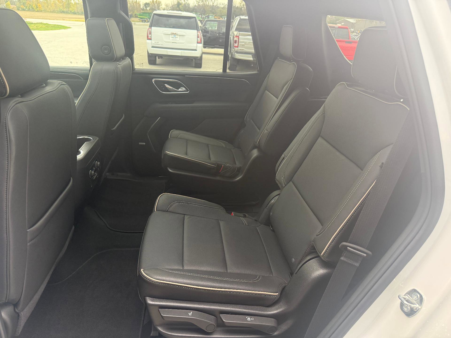 Used 2024 Chevrolet Tahoe Premier w/ Premium Package image 18