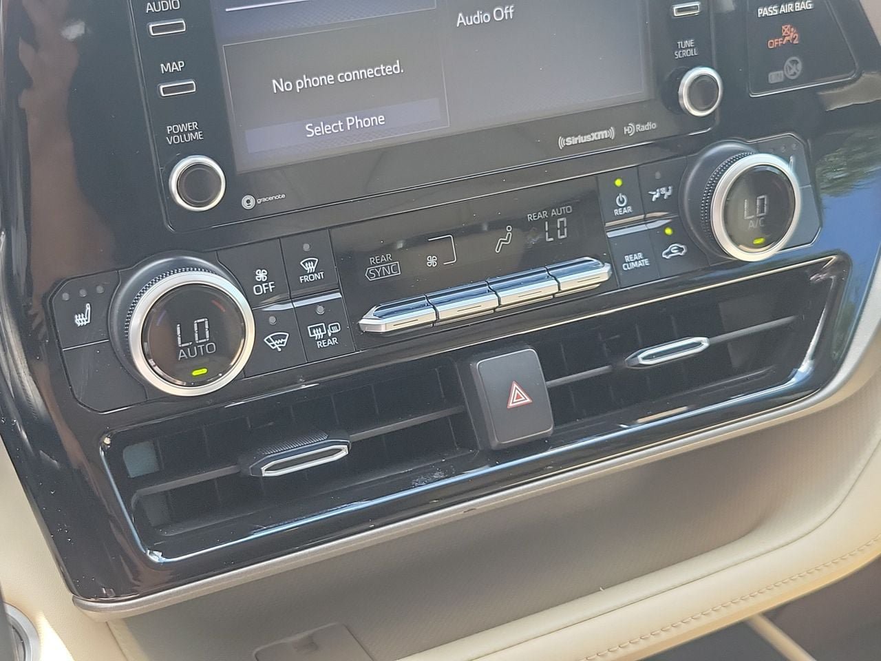 Used 2021 Toyota Highlander XLE FWD image 27