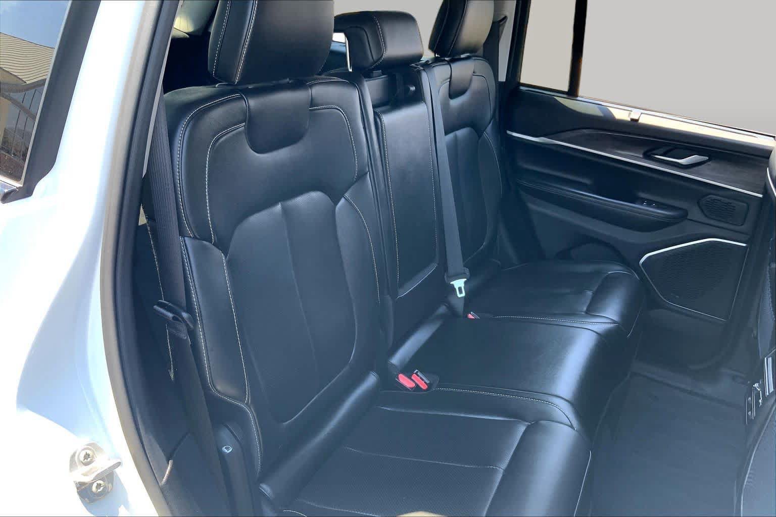 Used 2023 Jeep Grand Cherokee 4WD 4xe w/ Luxury Tech Group II image 19