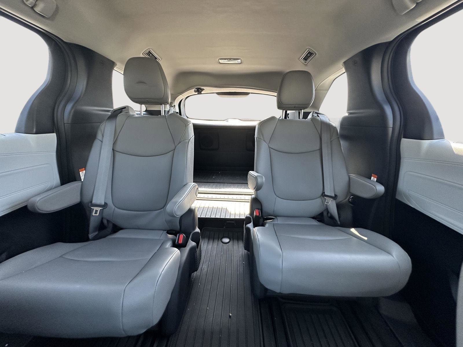 Used 2025 Toyota Sienna XLE image 13