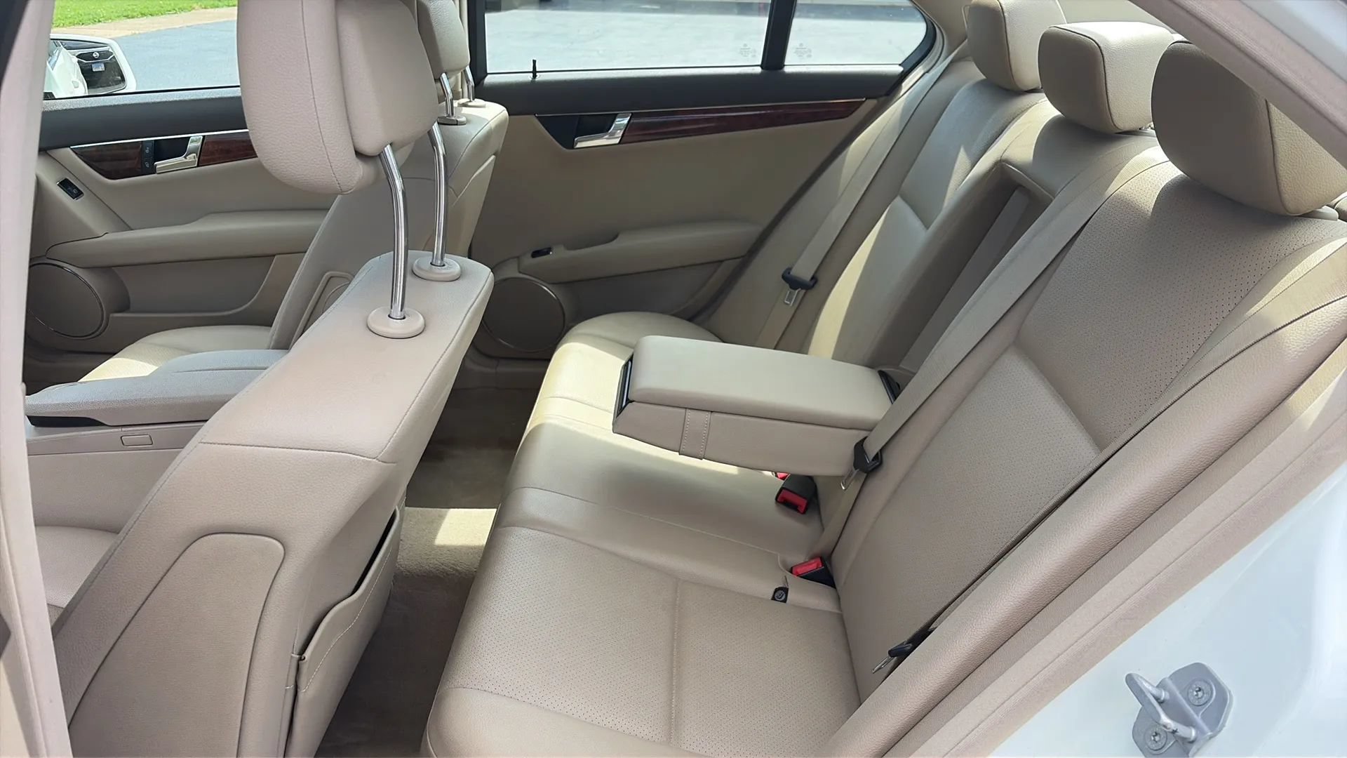 Used 2010 Mercedes-Benz C 300 4MATIC Sedan image 15