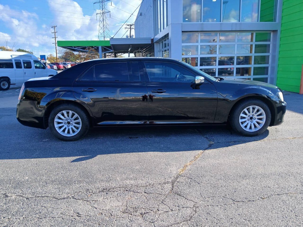Used 2013 Chrysler 300 RWD image 3