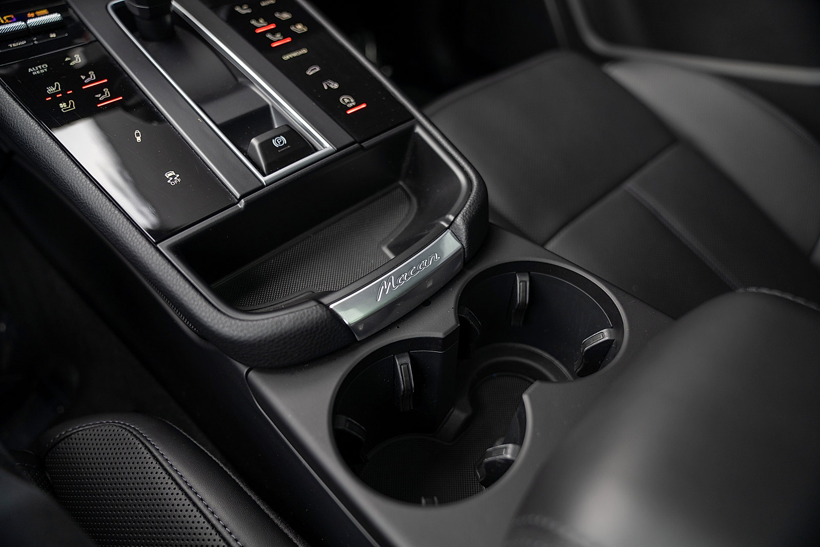 Certified 2026 Porsche Macan Turbo image 16