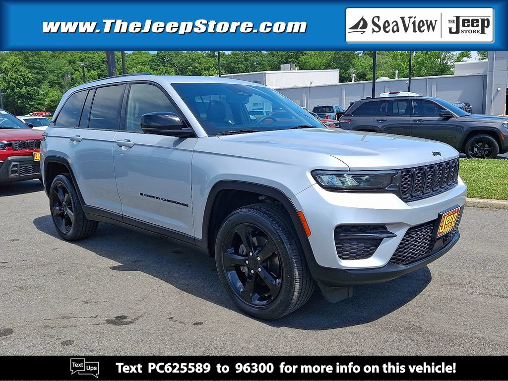 Certified 2023 Jeep Grand Cherokee Altitude AWD/4WD image 1