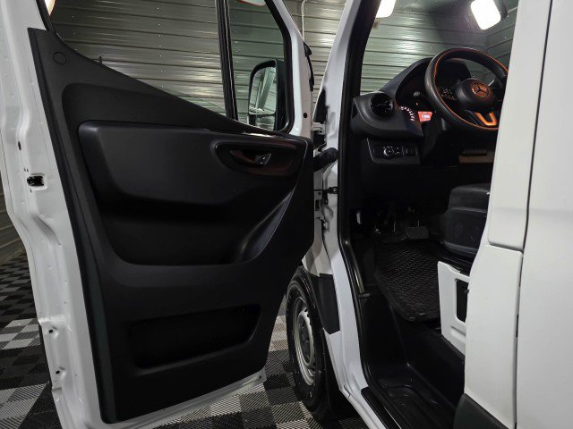 Used 2020 Mercedes-Benz Sprinter 2500 image 26