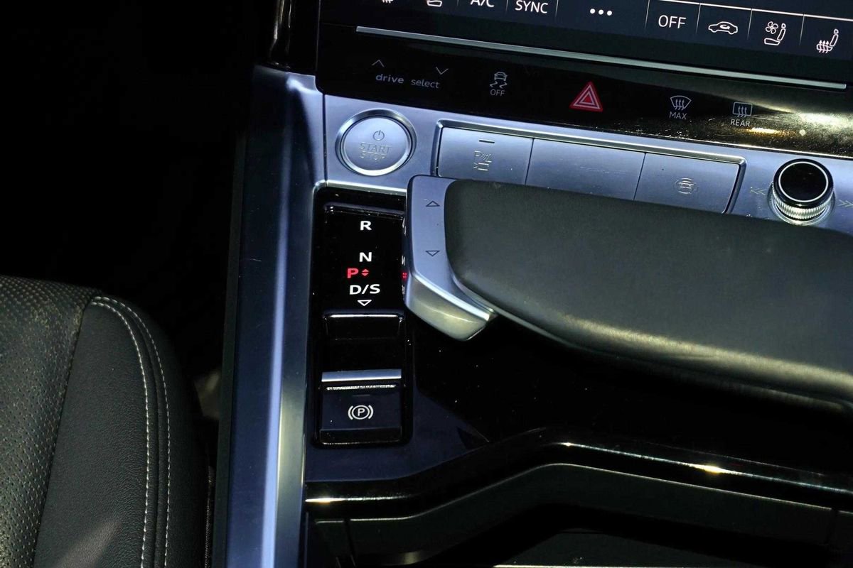 Used 2020 Audi e-tron Premium Plus image 22