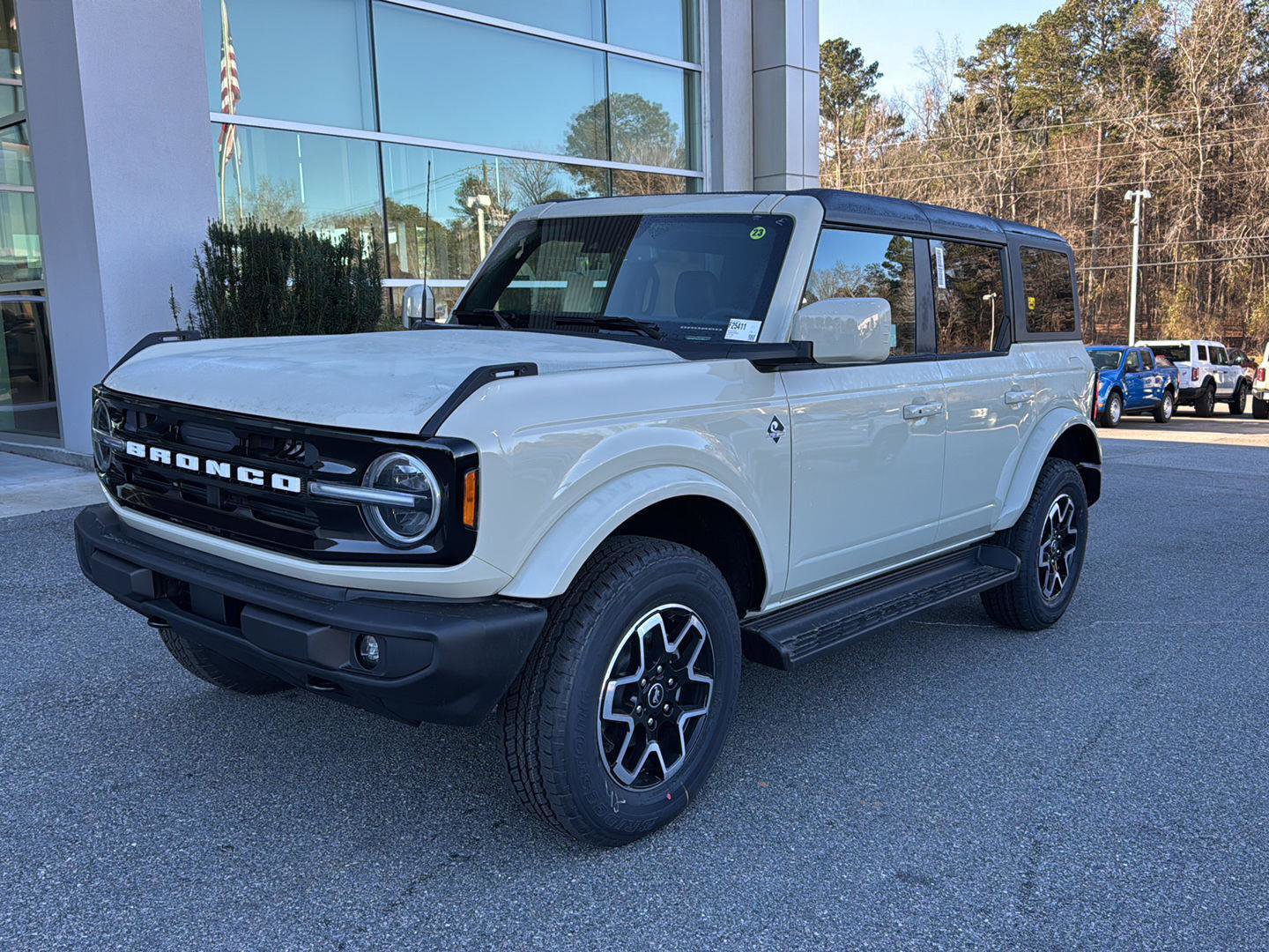 New 2025 Ford Bronco Outer Banks video 1