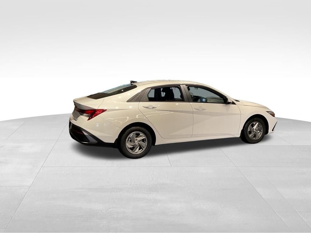 New 2026 Hyundai Elantra SE image 4