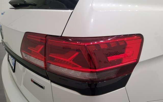 Used 2022 Volkswagen Atlas SEL R-Line image 10