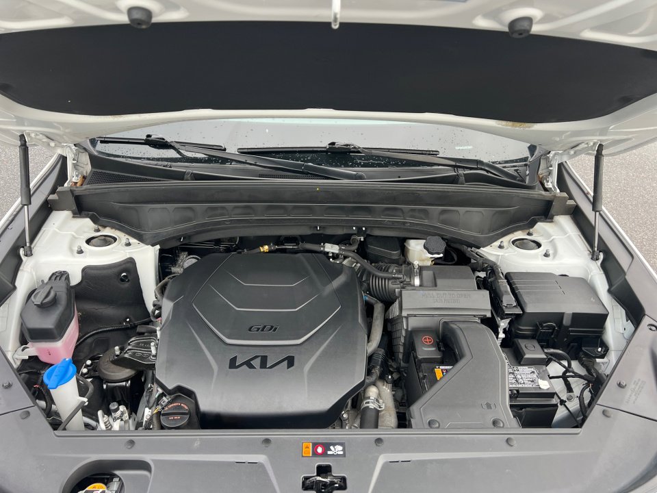 Used 2023 Kia Telluride EX w/ EX Captain's Chair Package image 16