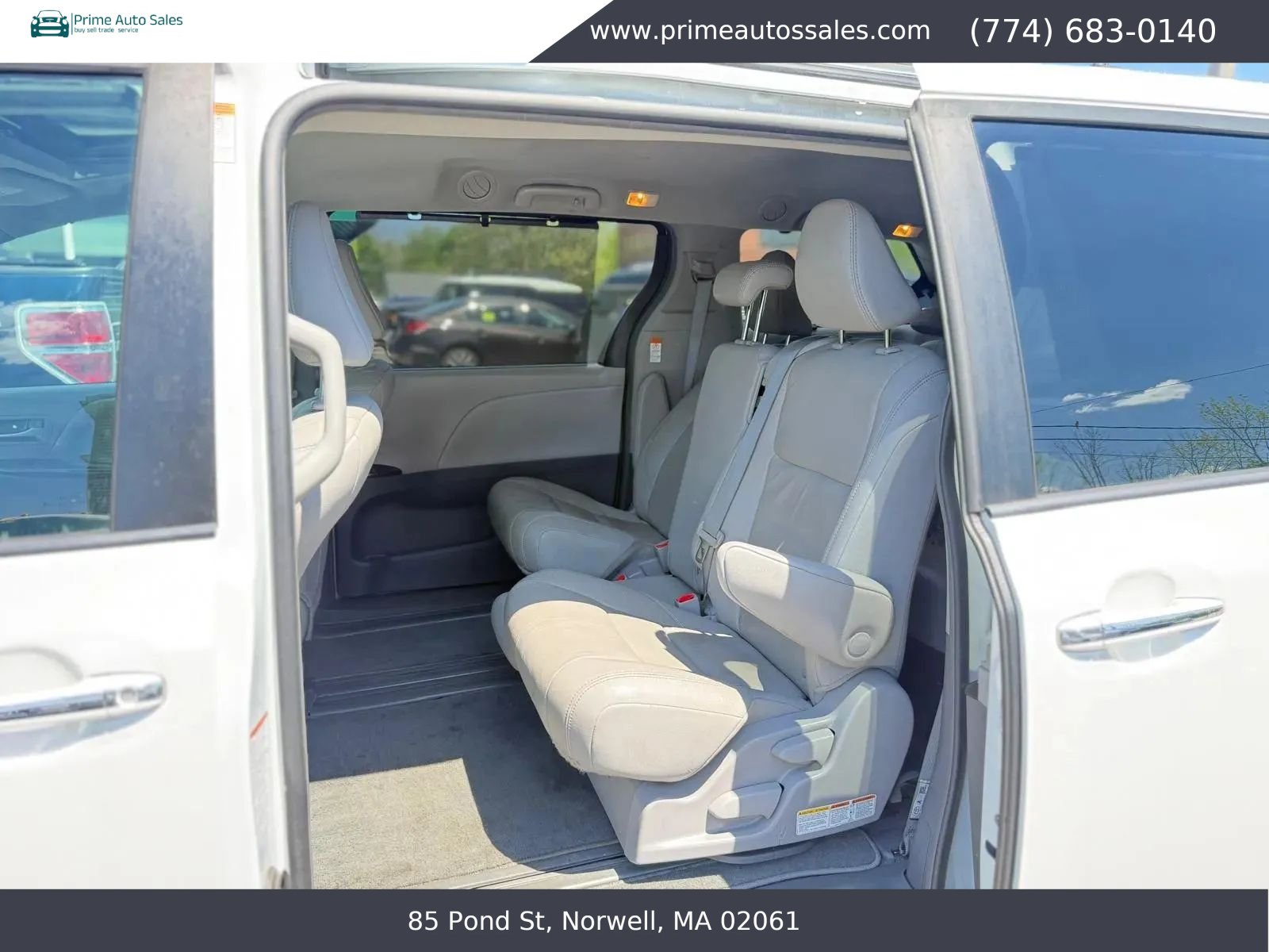 Used 2019 Toyota Sienna XLE w/ XLE Navigation Package FWD image 12