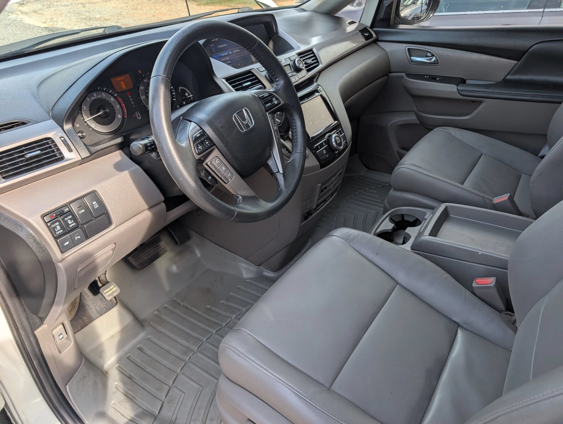 Used 2016 Honda Odyssey Touring Elite image 11