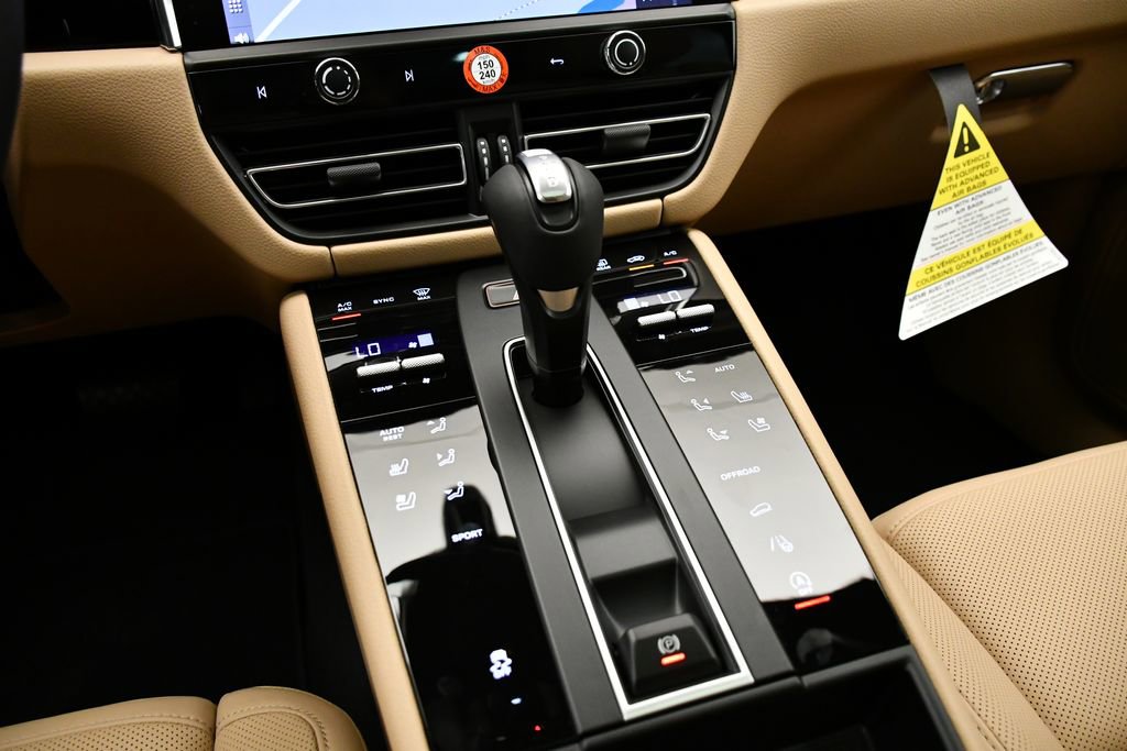 Certified 2025 Porsche Macan image 32