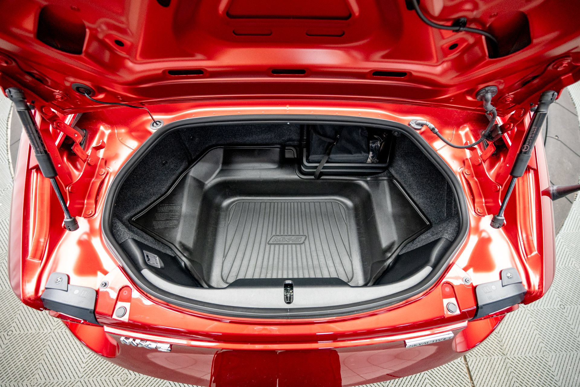 Used 2024 MAZDA MX-5 Miata RF Grand Touring RWD image 29