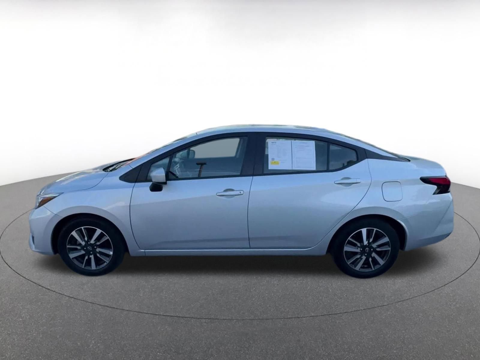 Used 2025 Nissan Versa SV FWD image 9