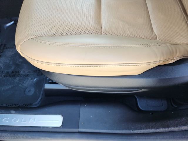 Used 2023 Lincoln Corsair Reserve w/ Equipment Group 201A image 12