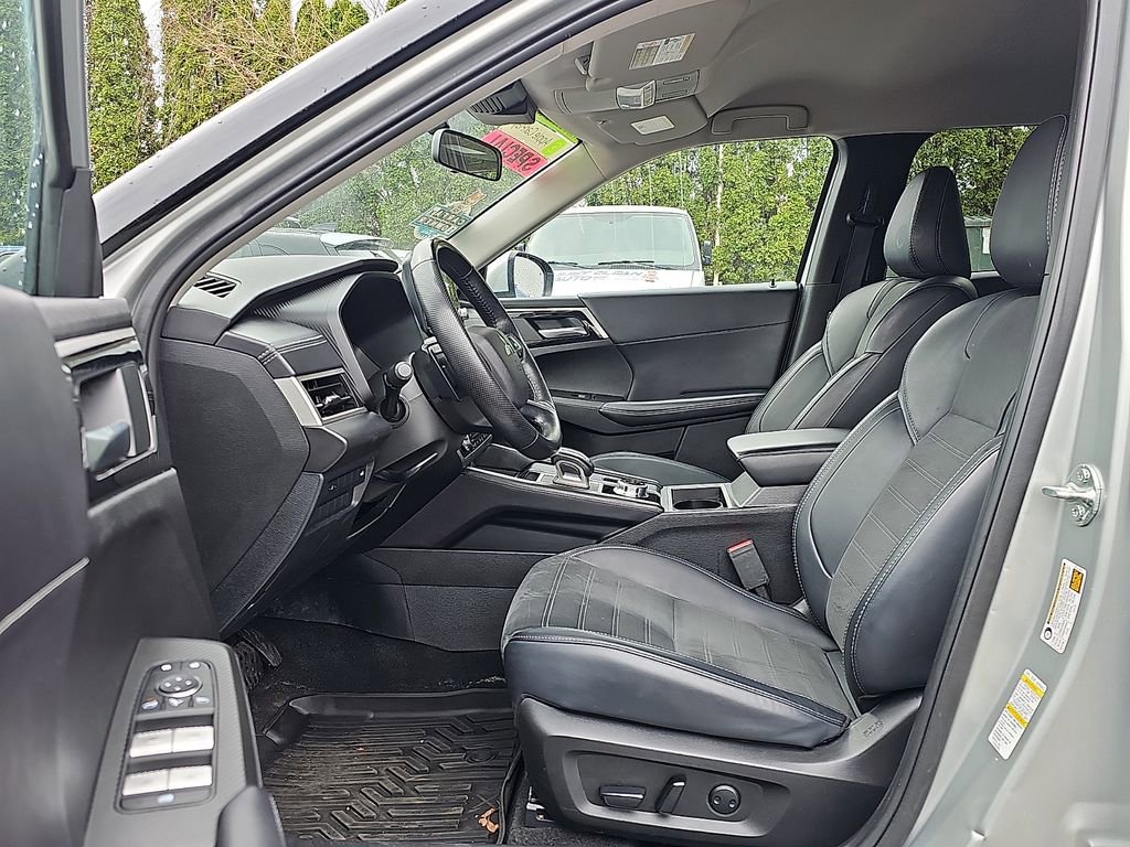 Used 2024 Mitsubishi Outlander SE image 14