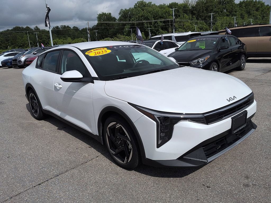 Used 2025 Kia K4 EX FWD image 1