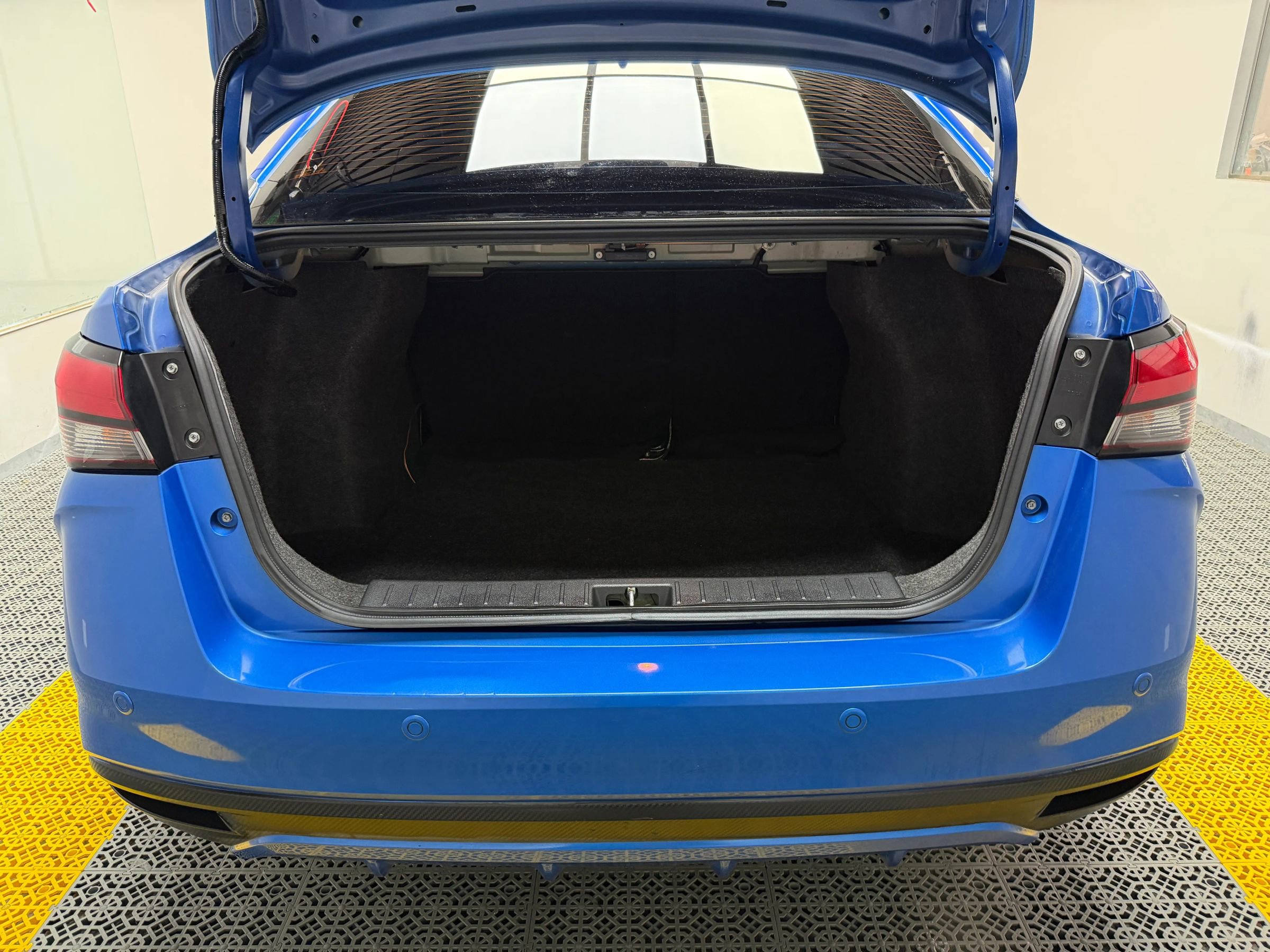 Used 2020 Nissan Versa SV image 16