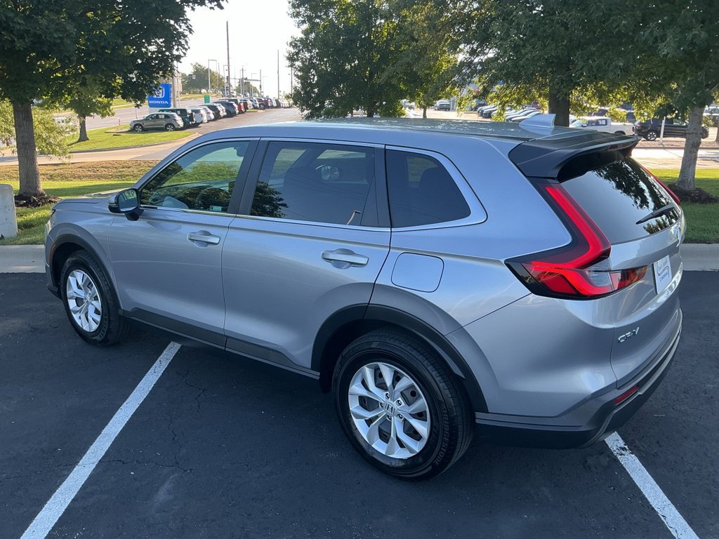 Used 2025 Honda CR-V LX image 9