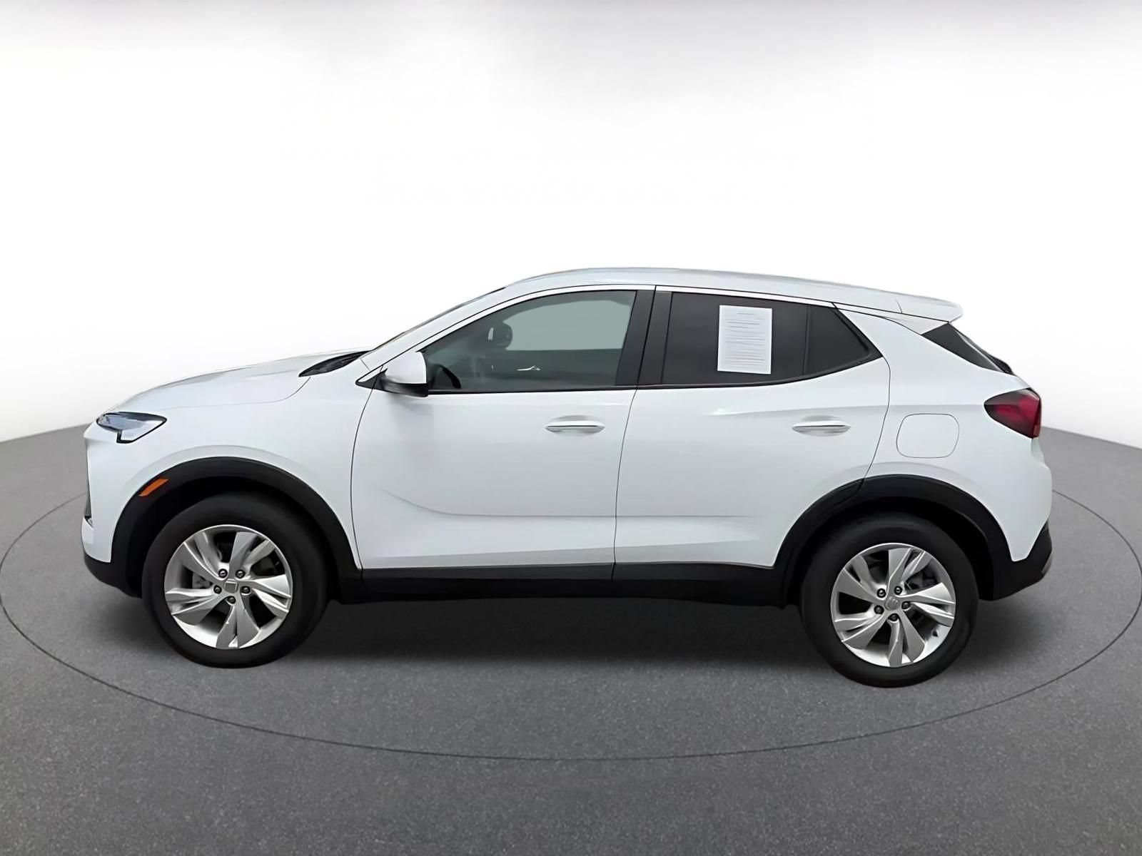 Used 2025 Buick Encore GX Preferred AWD/4WD image 9
