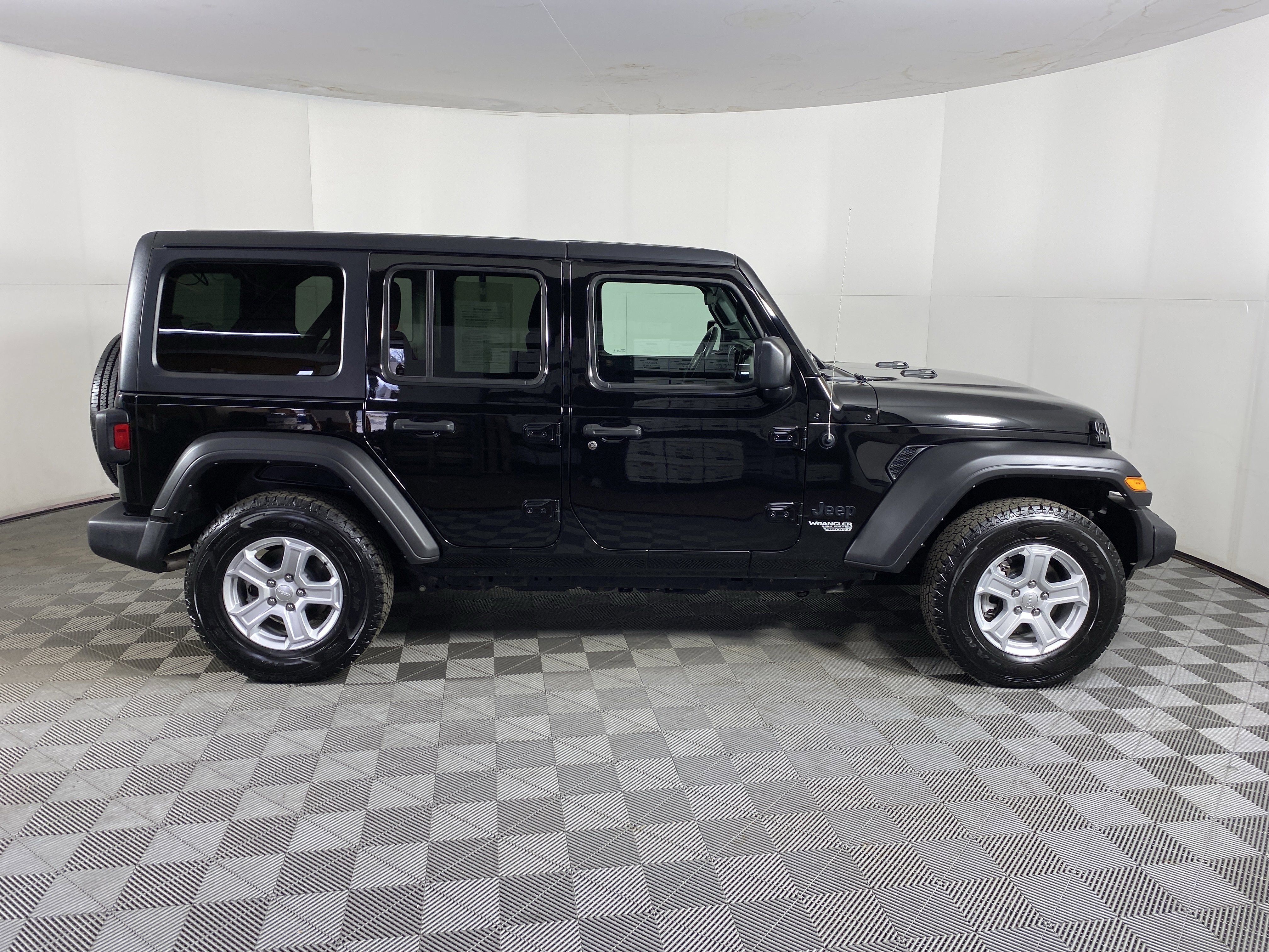 Used 2021 Jeep Wrangler Unlimited Sport AWD/4WD image 6