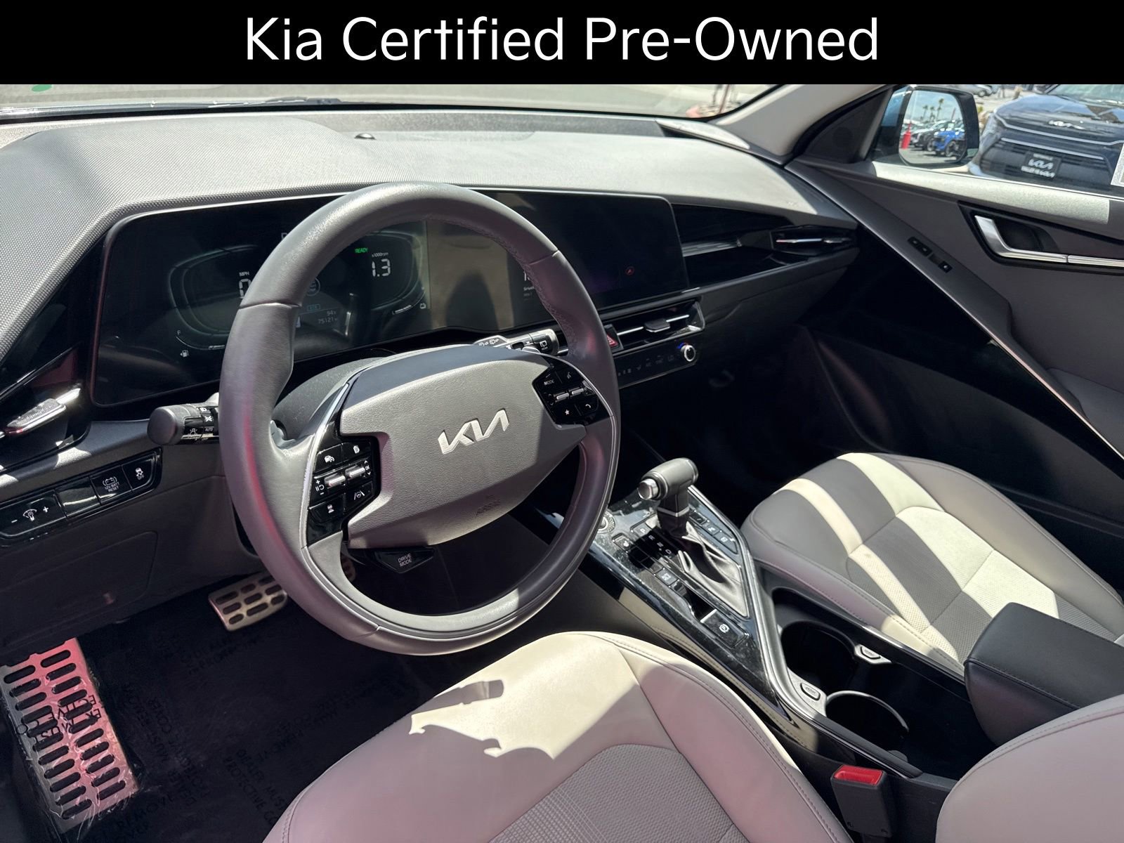 Certified 2023 Kia Niro EX Touring FWD image 16