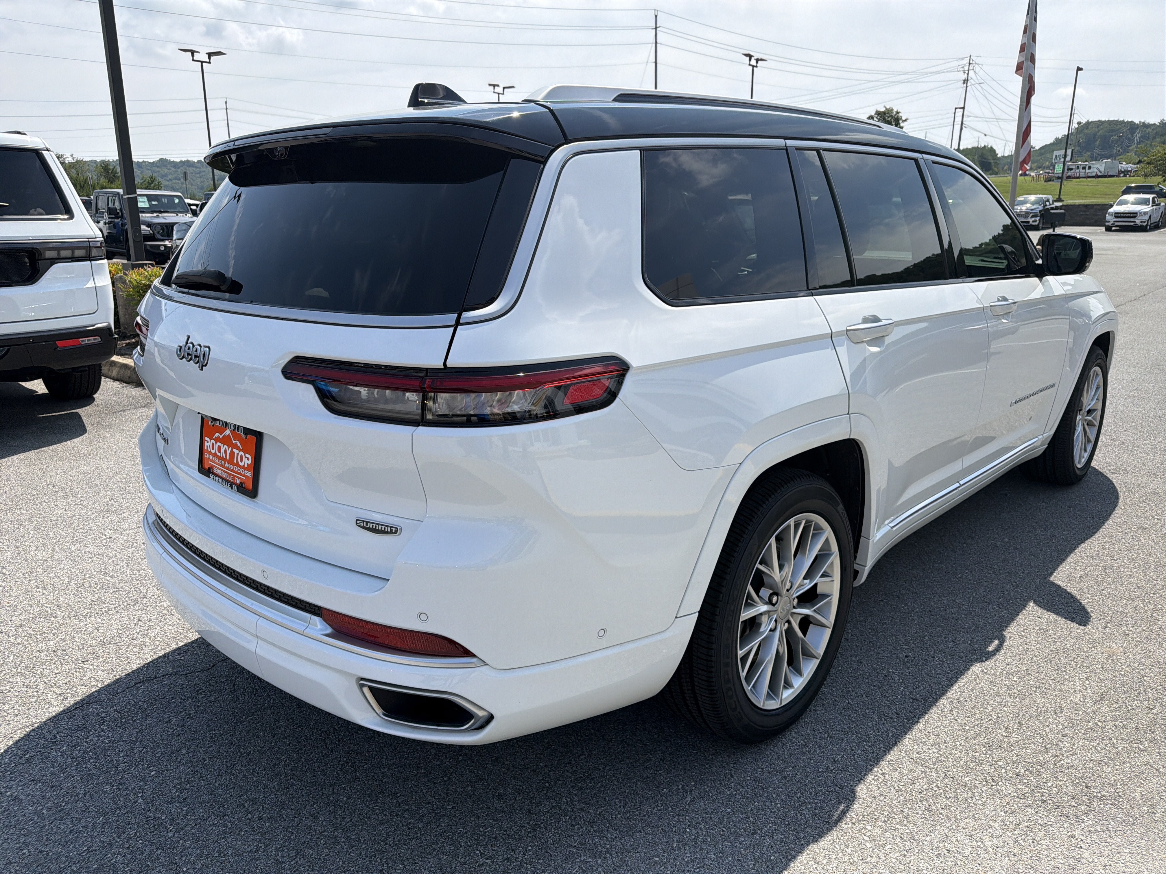 Used 2022 Jeep Grand Cherokee L Summit w/ Advanced Protech Group IV AWD/4WD image 7