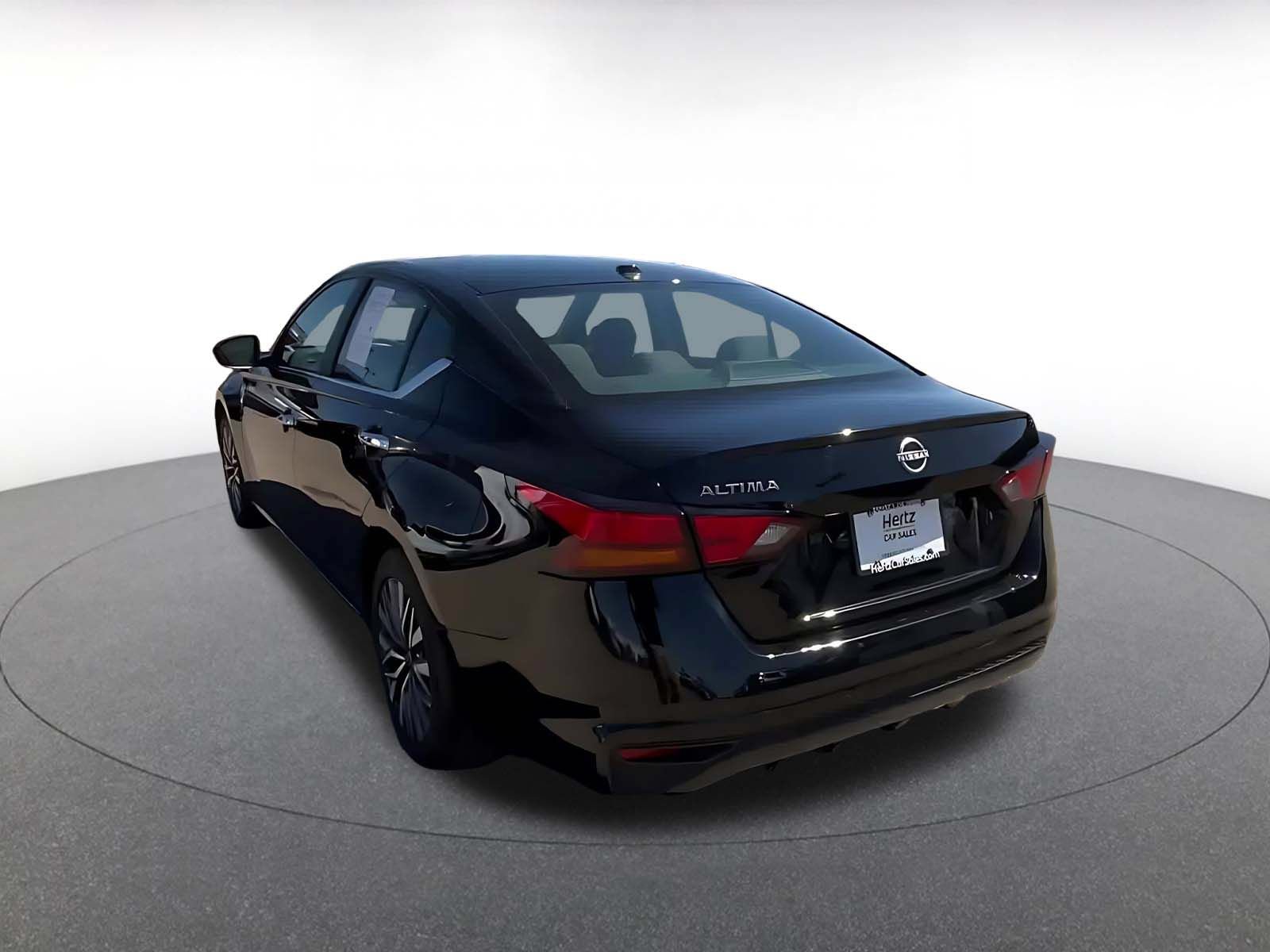 Used 2025 Nissan Altima 2.5 SV FWD image 11
