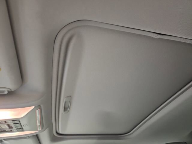 Used 2019 Toyota RAV4 Limited w/ Cold Weather Package FWD image 19
