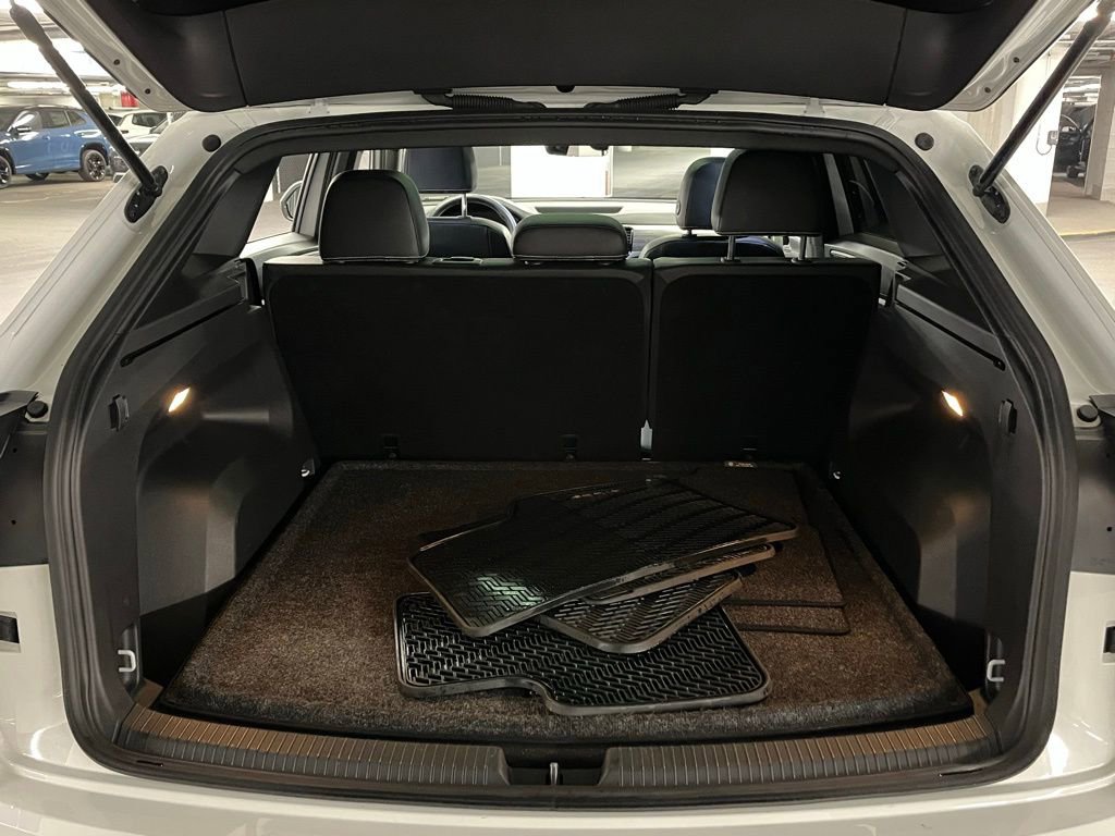 Used 2022 Volkswagen Atlas Cross Sport SE image 39