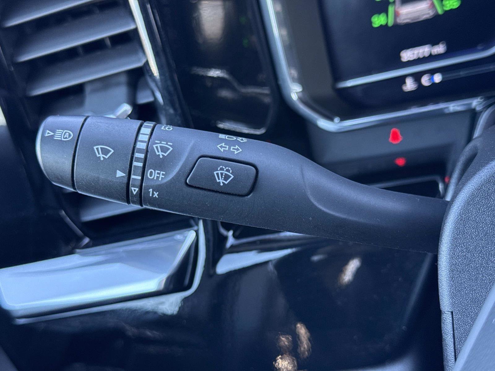 Used 2023 Chevrolet Silverado 1500 LT image 8