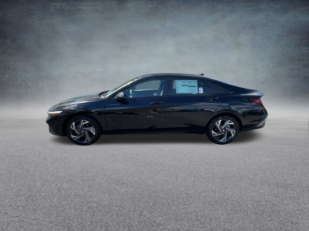 Used 2025 Hyundai Elantra Sport image 11