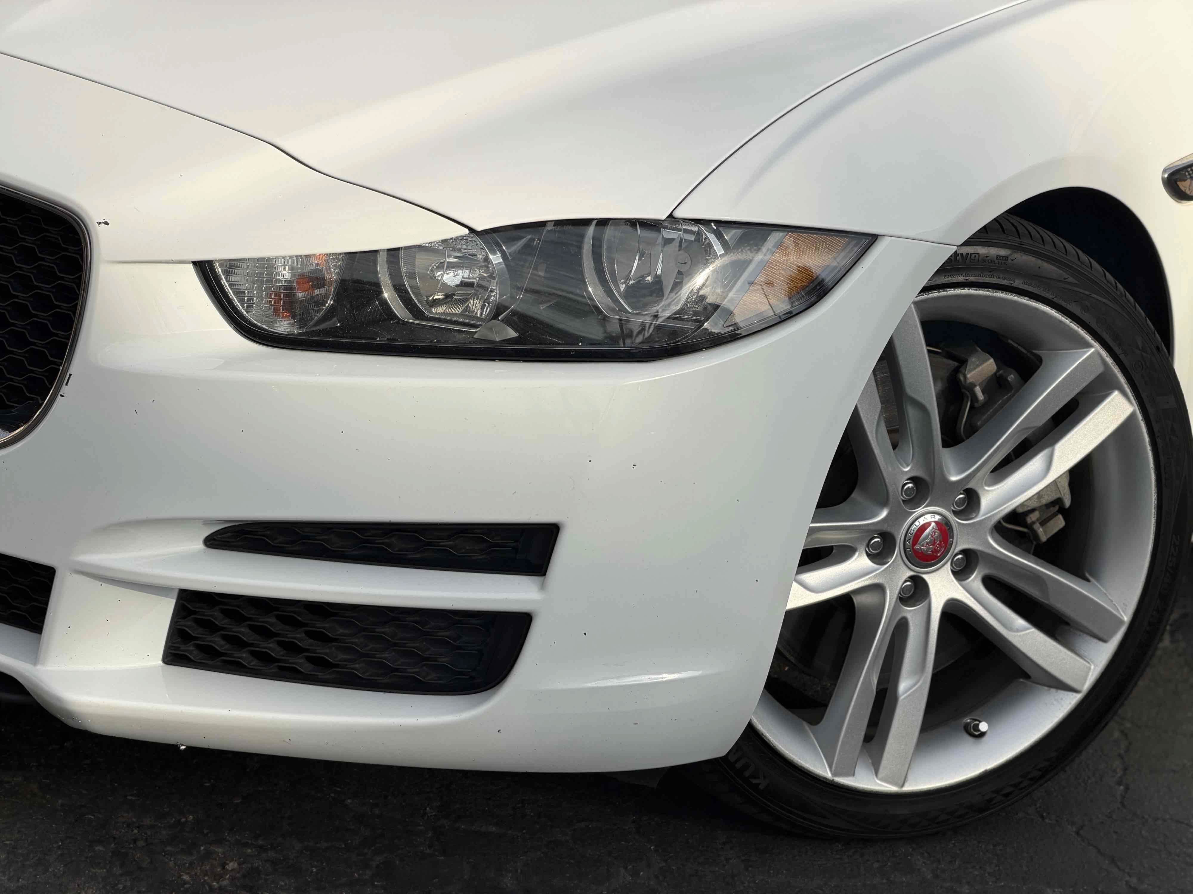 Used 2017 Jaguar XE Prestige RWD image 5